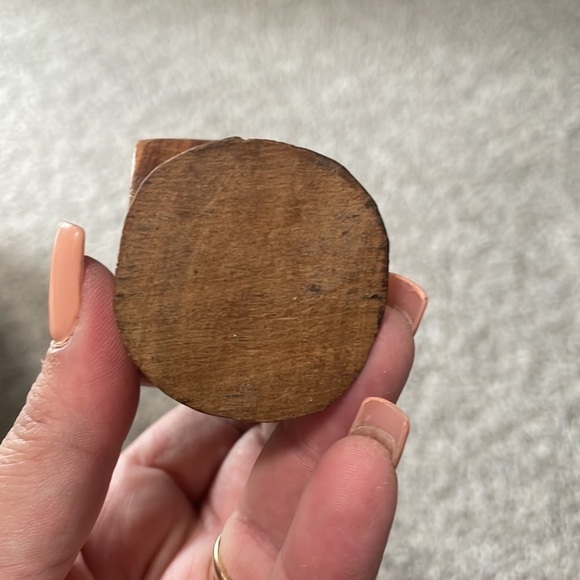 Hand carved wood animal monkey napkin ring - Picture 3 of 3